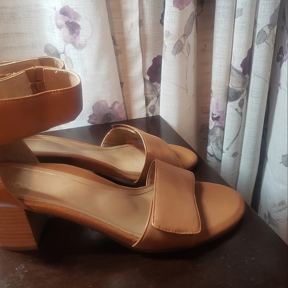 Vionic Block Heel Leather Sandals